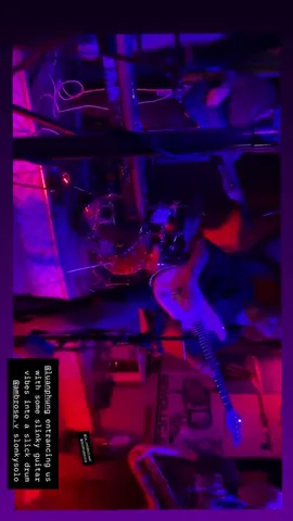 @la.vendertown  @dromtaberna  @luanphung entrancing us with some slinky guitar vibes into a slick drum @ambrose.v slonkysolo