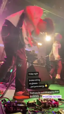 friday night 

broken string
no glasses 
…just pure energy. 😂

Thank you for such an amazing show @sobshaha